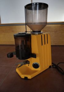 Profesionální mlýnek na zrnkovou kávu - použitý