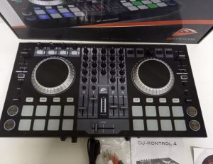 DJ-Kontrol 4 Keverő JB Systems