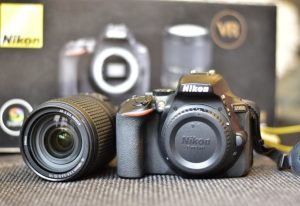 Nikon d5600 + nikkor 18-140mm vr kit 13e expo