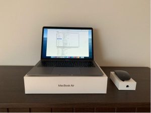 Macbook Air 2019 Spacegray (128GB) + Magic Mouse