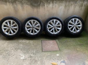  Hliníkové disky ORIGINAL ŠKODA so zimnými pneu 
