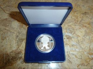 Predám striebornú mincu 200 SK 1999 Slovenská filh