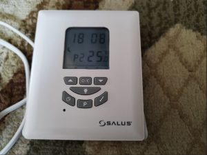 plnefunkcny termostat SALUS T105RF