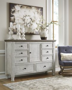 Chest of drawers