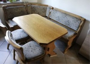 Corner kitchen bench, 2 chairs and folding table
