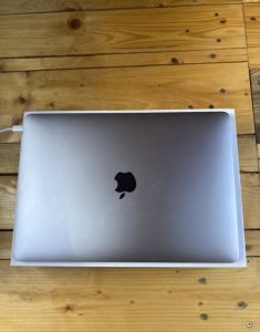 Macbook Air 13 8GB RAM Space gray