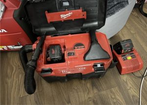 Milwaukee M28 battery vacuum cleaner + 2 batteries M28 3.0Ah + charge