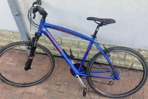 I am selling a men's bicycle