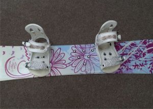 I am selling a girl's snowboard-140cm