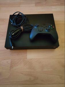 XBOX ONE X 1TB + hry