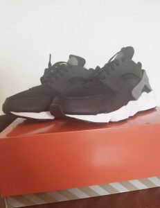 Vadonatúj 43-as Nike Huarache eredeti dobozában