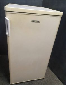 The LARGE refrigerator with freezer Zanussi class A has 190 liters