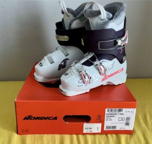 Nordica MP240 children's ski boots