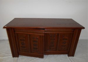 Chest of drawers with carving