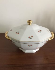 I am selling porcelain service