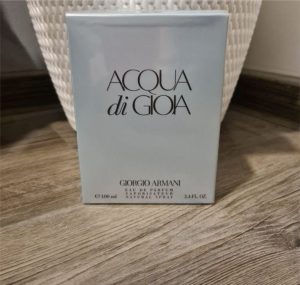 Women's perfume Giorgio Armani.