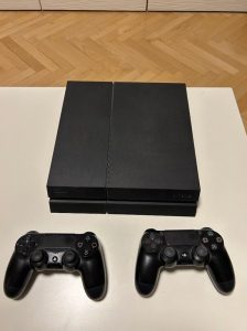 PREDÁM PS4 1TB + 2 ovladače