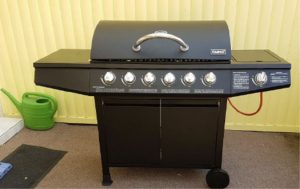 Large garden gas grill 6+1 with six burners.