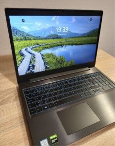 Herní notebook