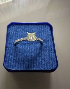 Gold ring with diamonds