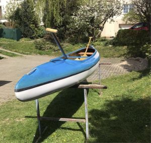 Canoe Otter (blue metallic) and 2 wooden paddles