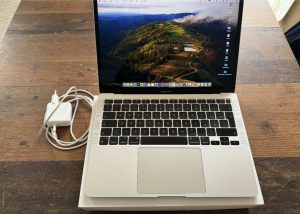 MacBook Air 13 M1 8 CPU and GPU HDD 512GB
