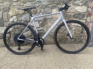 Bicykel Canyon Roadlite CF 8