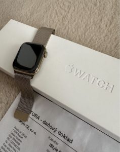 Apple Watch 8 cellular gold