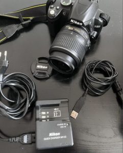 Nikon D3000 + AF-S 18-55 VR lens