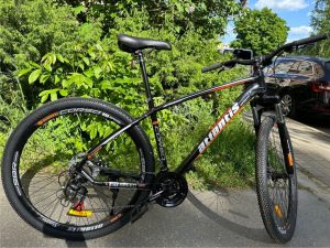 I am selling a new mountain bike aluminum frame 18 wheels 29