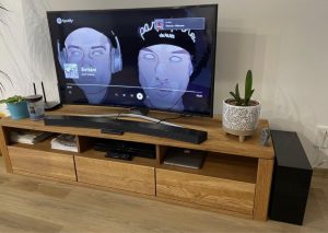 Smart TV 4K 49 + Soundbar 2.1 & Subwoofer 300W