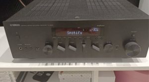 Yamaha sztereo erősítő RN 602D DAC Sub