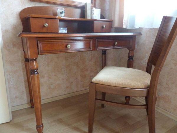 Starožitný obliekanie / písací stôl + drevené nástenné zrkadlo