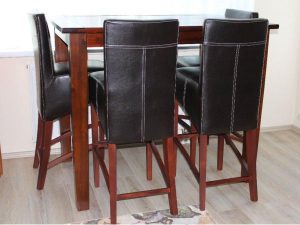 Koloniálny jedálenský & barový stôl a stoličky