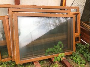 pevné plastové okno drevený vzor, použité