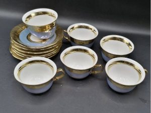 Modro-zlaté šálky s podšálkami, porcelán