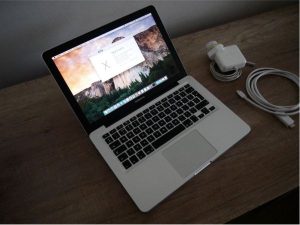 MacBook PRO 2011 i5 / 4GB / 320GB