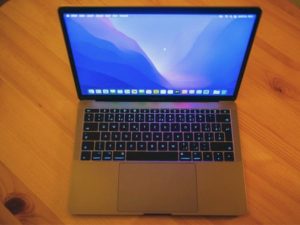 MacBook Pro (13”, 2017, dva Thunderbolt 3) retina