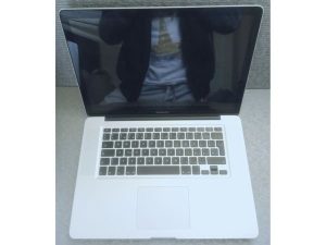 Predám MacBook Pro 15 (pri rýchlom jednaní dohoda možná)