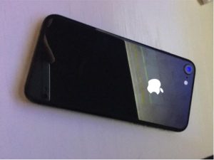Predám iPhone 8, 64gb, ma 1 rok