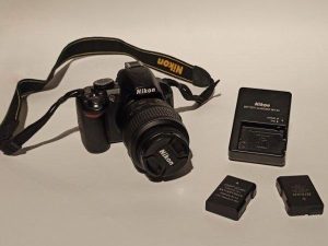 Nikon D3100 + objektiv 18-55 mm