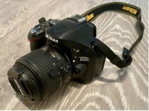 Predám Nikon D5200 + 2x objektív a príslušenstvo