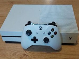 Xbox one s (1TB)