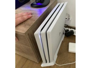 PS4 White 1TB 2x Ovladač