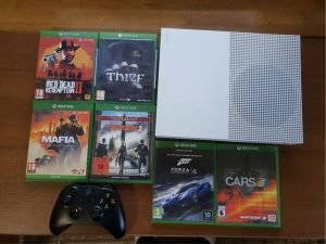 Xbox One S - blu-ray + hry