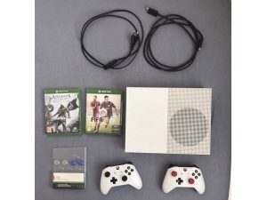Xbox One S 1TB, 2 ovládače, 4 hry, 1 chránič