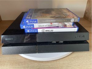 Playstation 4 + hry