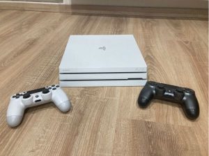 PlayStation 4 Pro 1TB + extra ovládač DualShock 4