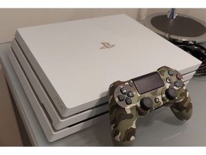 REDÁM PLAYSTATION 4 PRO, 1TB , V LIMITOVANEJ SÉRII