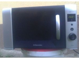 Predám mikrovlnku Electrolux .